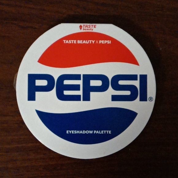 𝅺Nwt Pepsi eyeshadow palette 9 shades w mirror - Picture 1 of 2